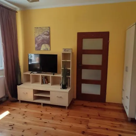 śląska 33 *